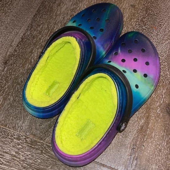 Brand New-Never Worn Kids Galaxy Fuzz Lined Crocs - Picture 1 of 2